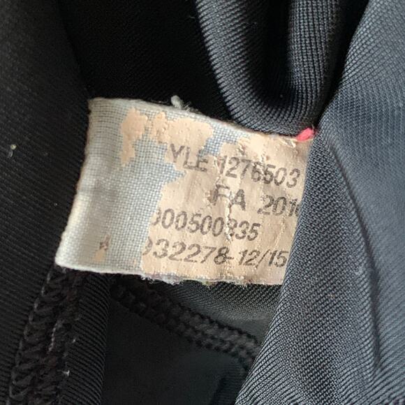 Under Armour Black Sports Bra Mid Cross Back with Keyhole Pullover - Picture 10 of 12